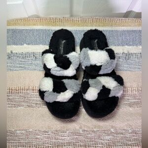 Koolaburra by Ugg Black and White Fuzzy Sandals